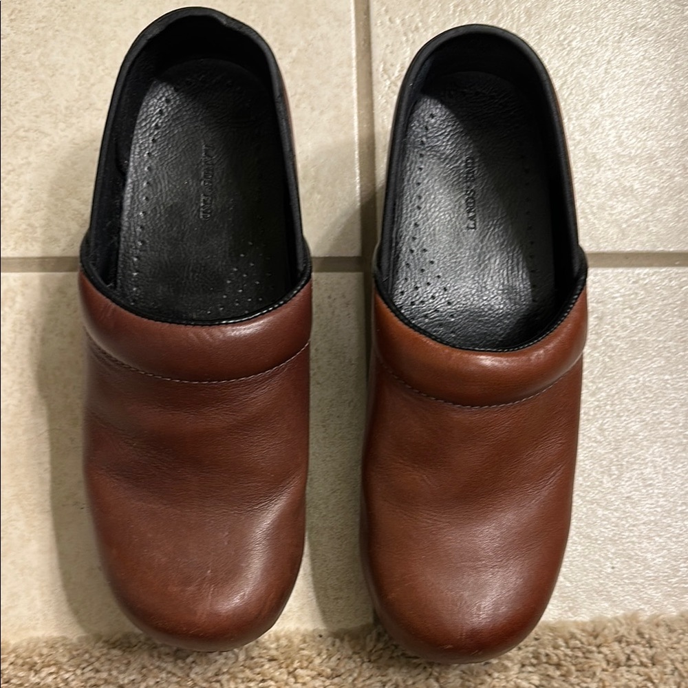 Lands’ End Women's Brown Leather Clogs; EUC, size 8
